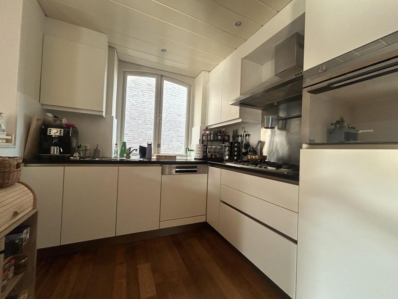 4-bedroom upper-floor apartment with roof terrace - Image 8
