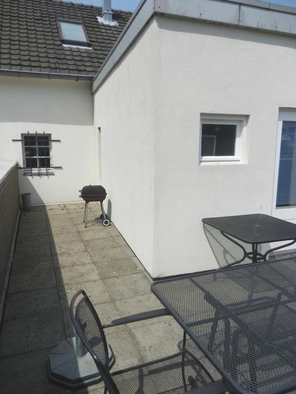 4-bedroom upper-floor apartment with roof terrace - Image 11