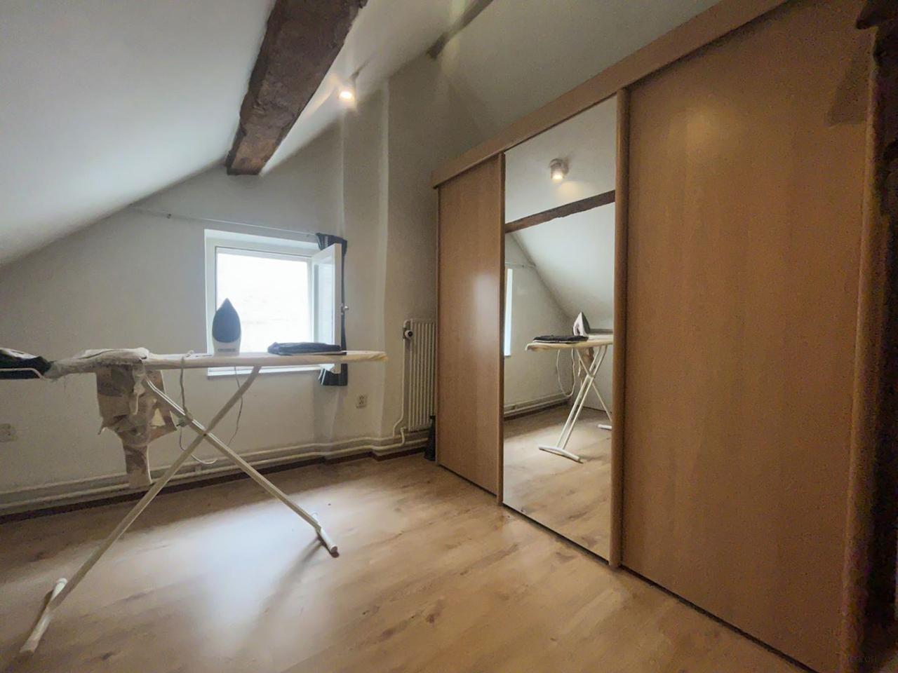 4-bedroom upper-floor apartment with roof terrace - Image 13