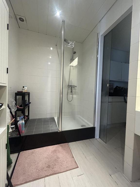 4-bedroom upper-floor apartment with roof terrace - Image 19
