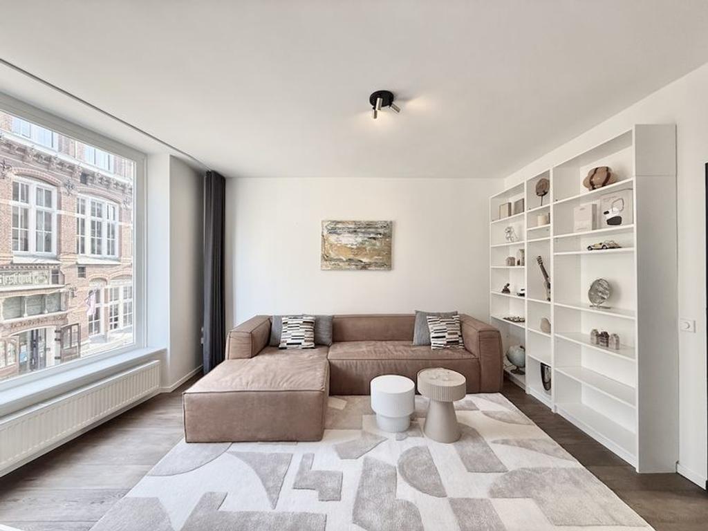 Gemeubileerd 2-kamerappartement met balkon - Afbeelding 1
