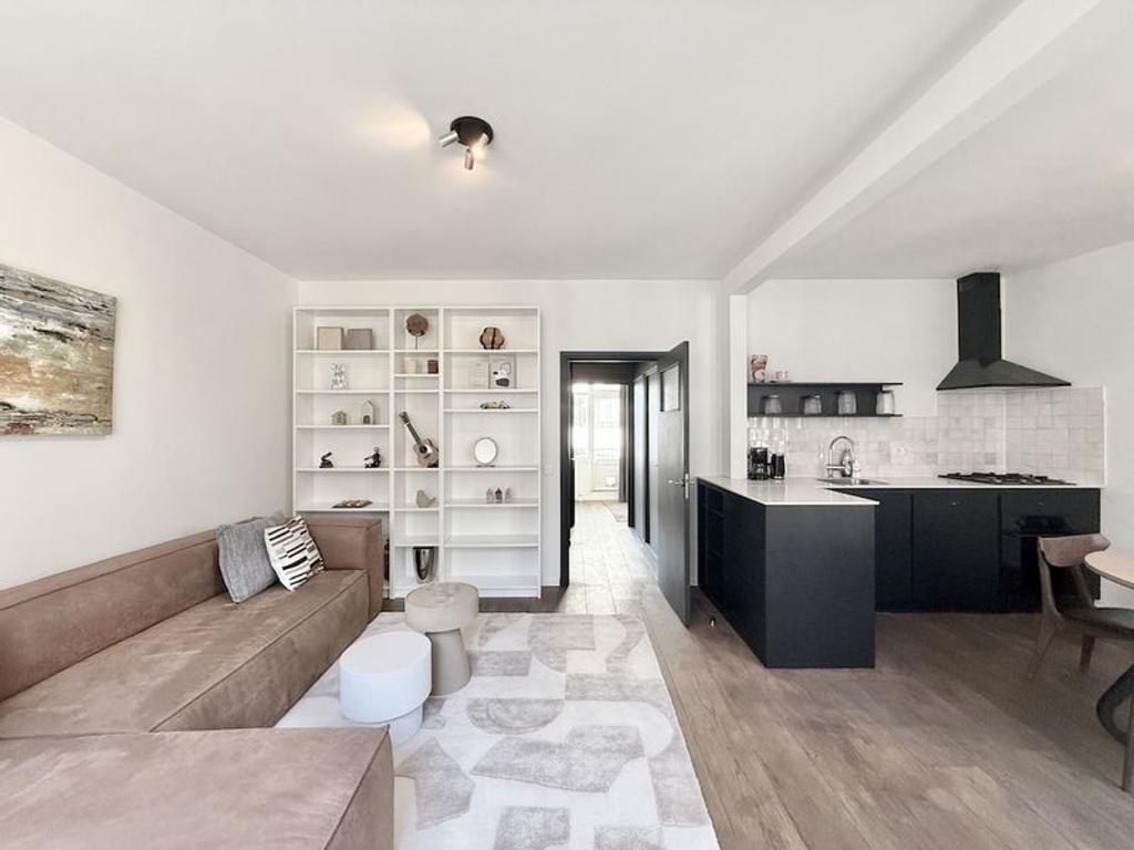Gemeubileerd 2-kamerappartement met balkon - Afbeelding 2
