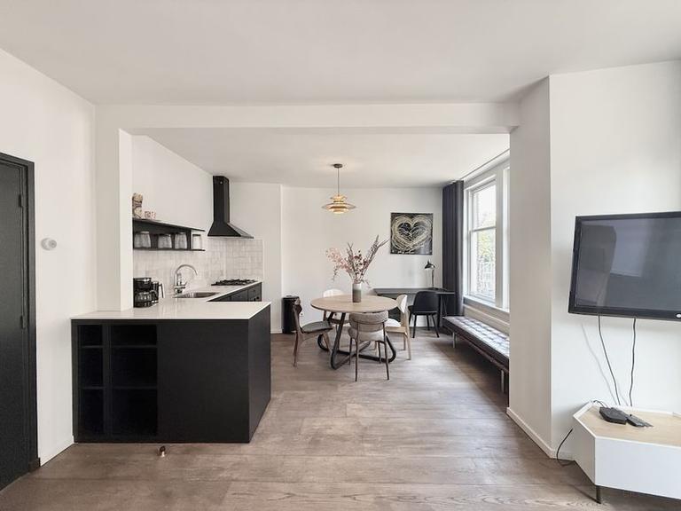 Gemeubileerd 2-kamerappartement met balkon - Afbeelding 4