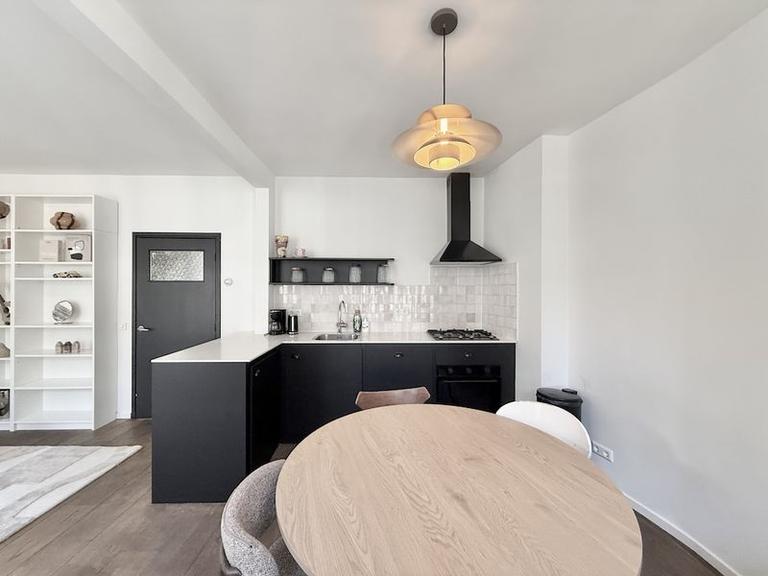 Gemeubileerd 2-kamerappartement met balkon - Afbeelding 6