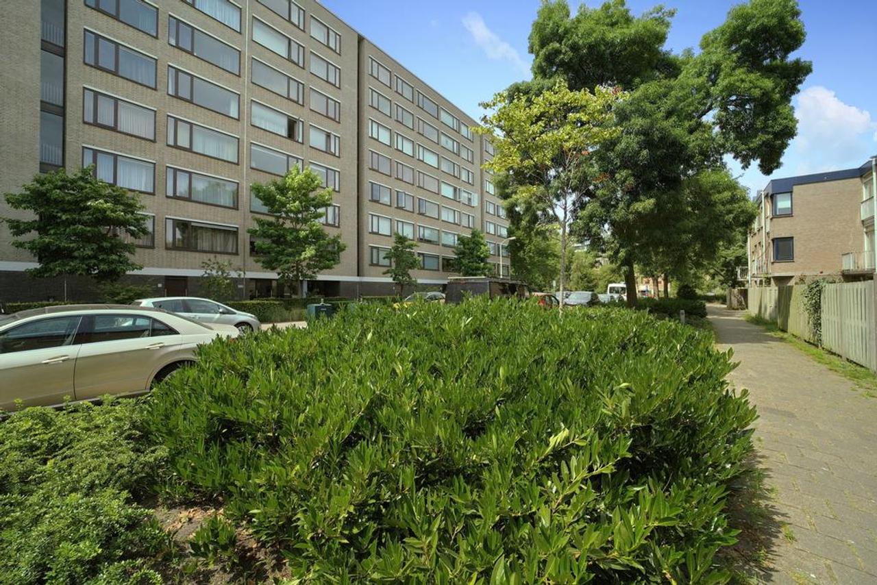 136 m² apartment with 3 bedrooms - Image 1