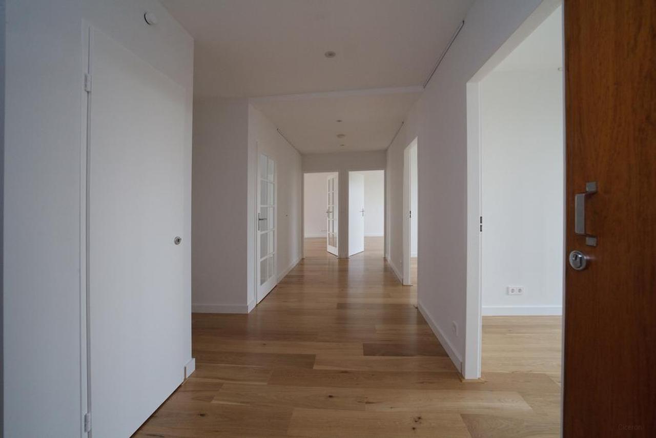 136 m² apartment with 3 bedrooms - Image 2
