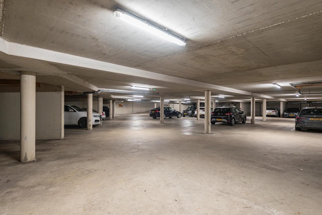 Stadswoning met dakterras en parkeerplaats - Afbeelding 24