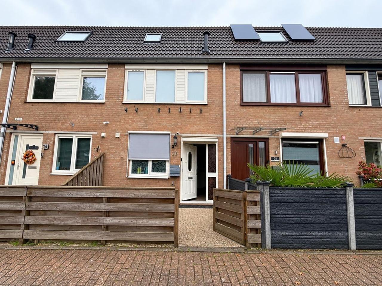 Eengezinswoning met 4 slaapkamers en tuin - Afbeelding 2