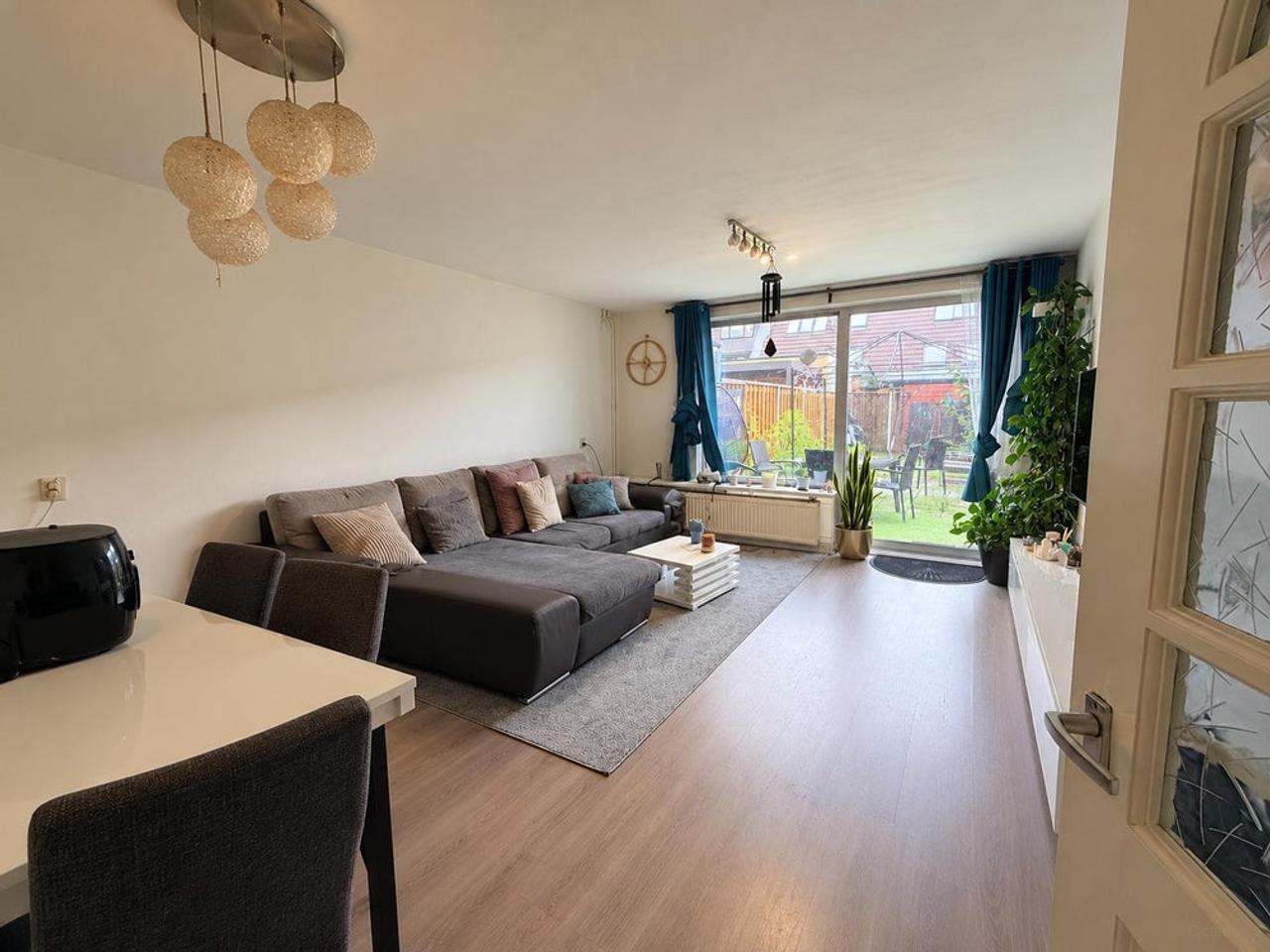 Eengezinswoning met 4 slaapkamers en tuin - Afbeelding 4