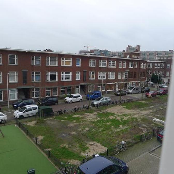 2-kamerappartement met balkon in Laakkwartier - Afbeelding 2