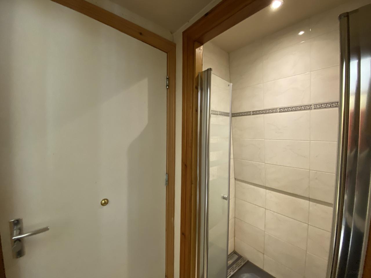 Gemeubileerd 2-kamerappartement in Bezuidenhout - Afbeelding 9