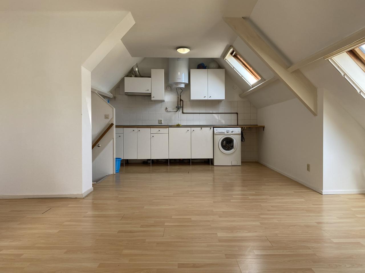 Licht studentenappartement op de topetage - Afbeelding 1