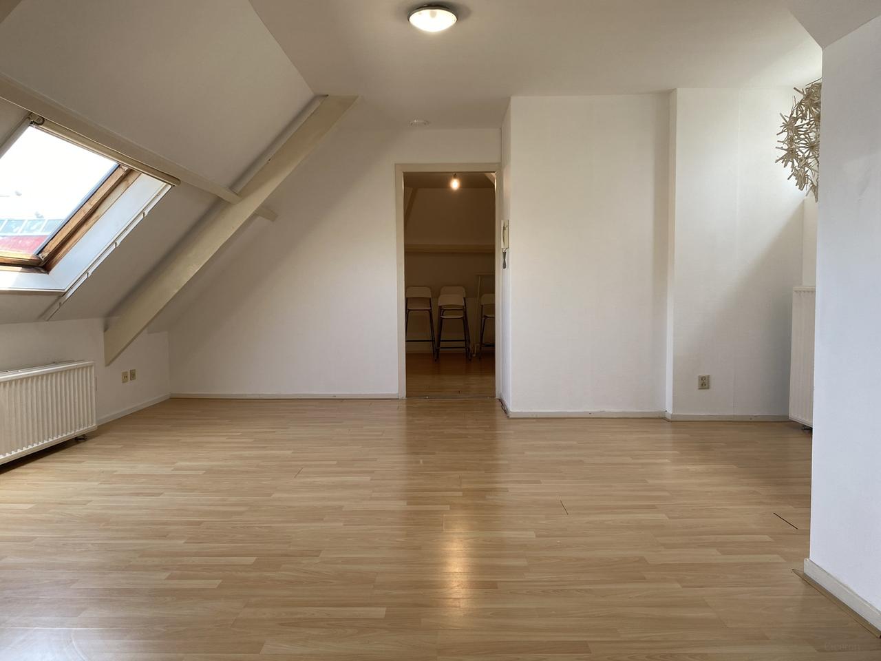 Licht studentenappartement op de topetage - Afbeelding 4