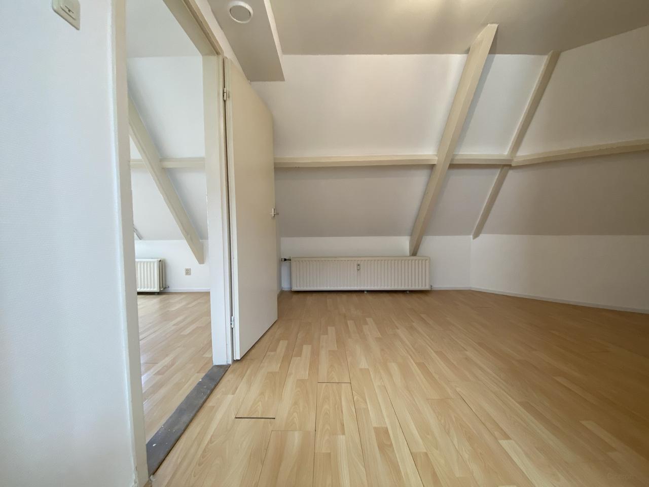 Licht studentenappartement op de topetage - Afbeelding 7