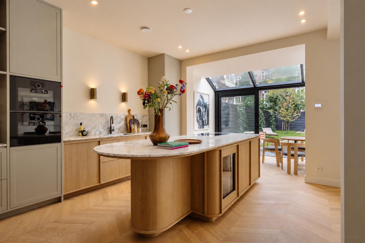 264 m² townhouse met tuin in Oud-Zuid - Afbeelding 1