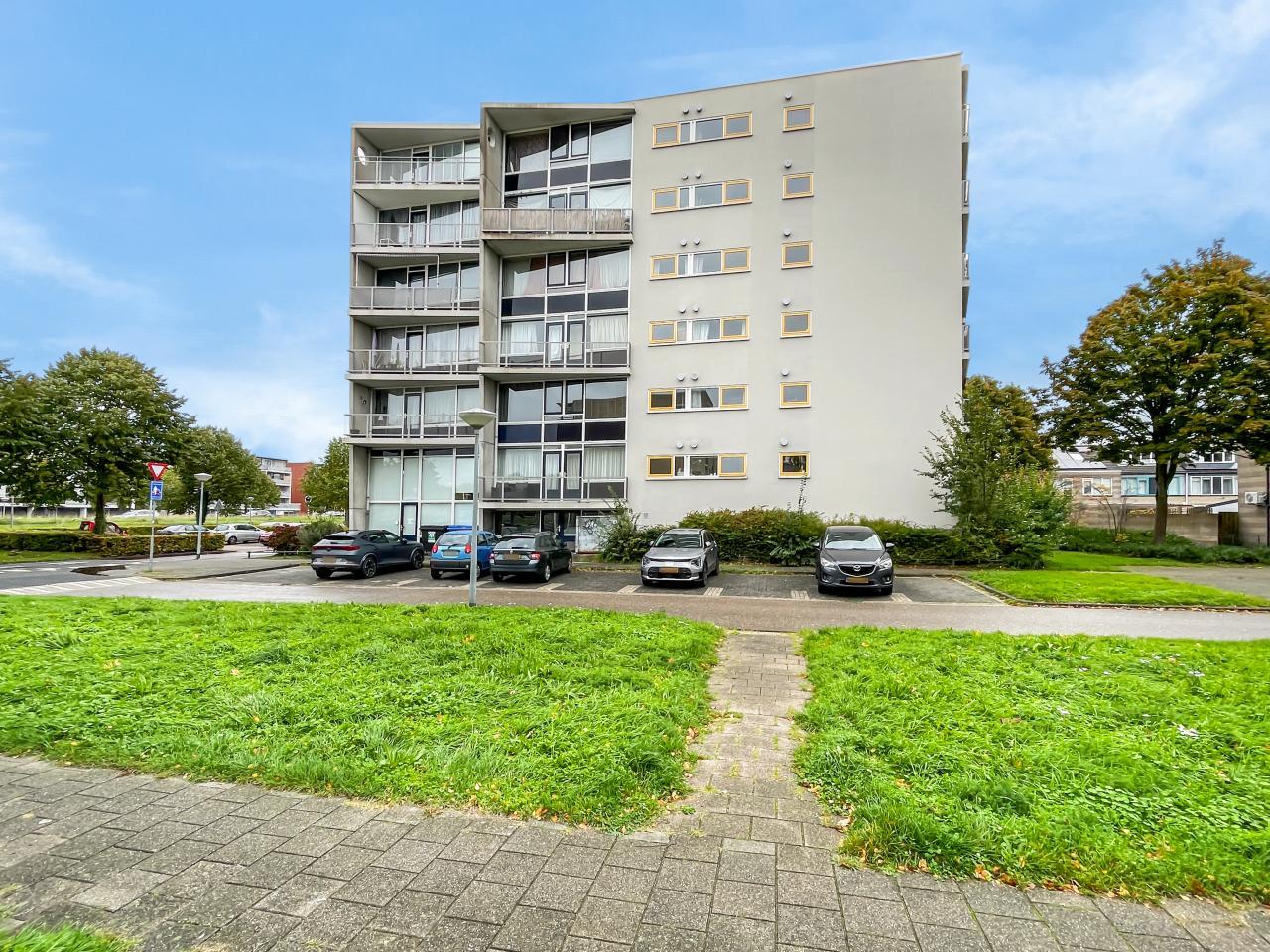 Gemeubileerd 3-kamerappartement met balkon - Afbeelding 2