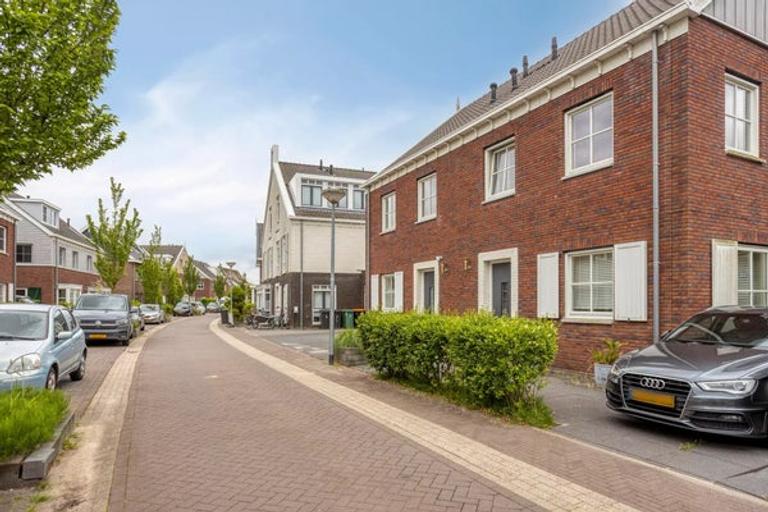 Gemeubileerde 4-slaapkamerwoning aan het water - Afbeelding 40